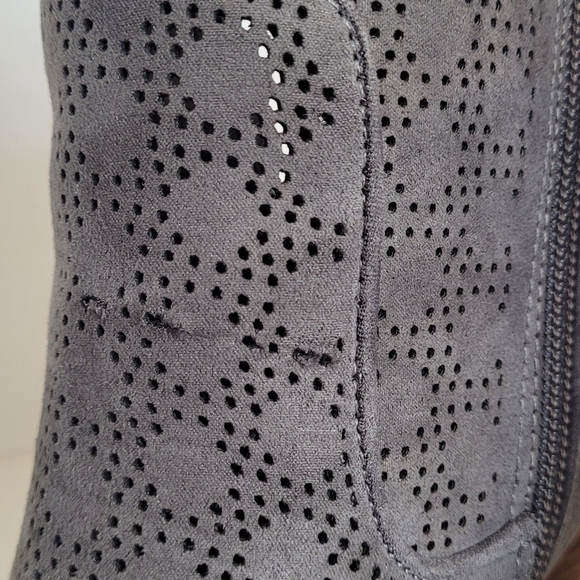 Carlos by Carlos Santana Gray Perforated Faux Suede Holly Ankle Boots - Size 9 - Picture 11 of 12